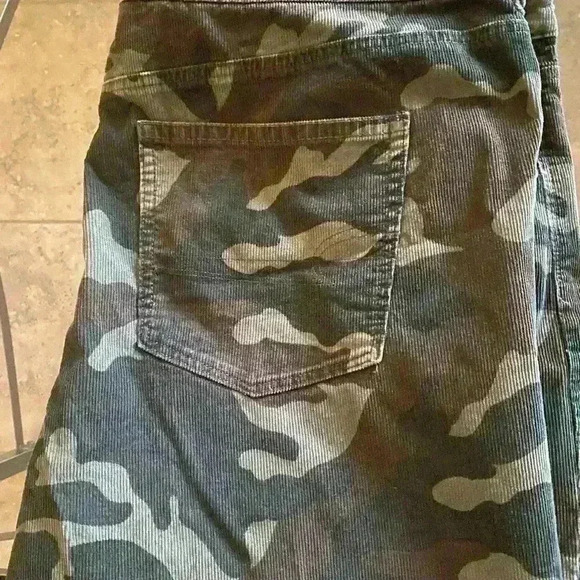 New! American Eagle Super Stretch Camo Mom Corduroy Jeans - Picture 7 of 8